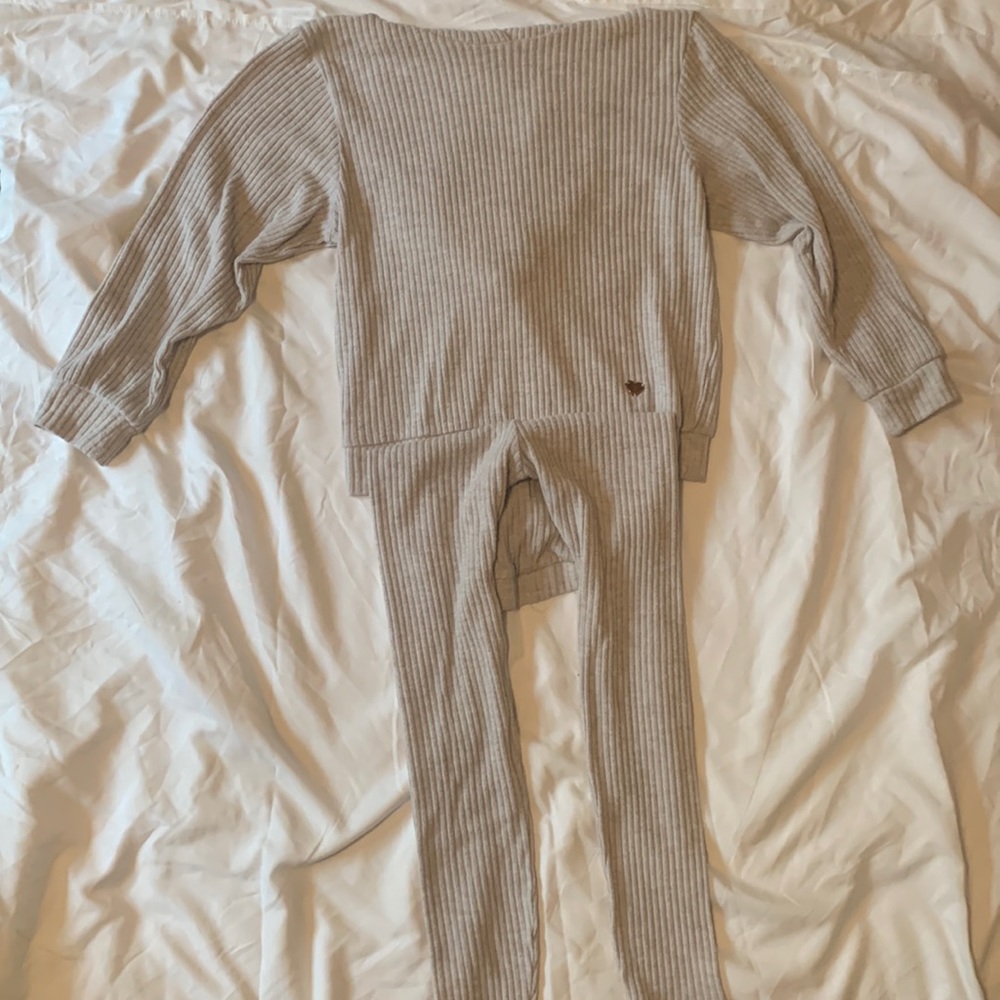 Girls tan matching outfit. Size 6-7z